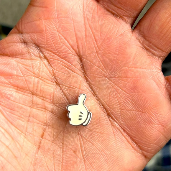 Mickey Glove Pandora Charm - Picture 4 of 8